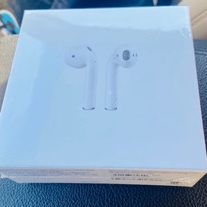 Apple AirPods 2nd Gen with Charging Case